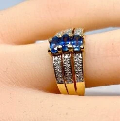 Bague Jonc En Or 18 Carats Avec 3 Saphirs Et Diamants -Castafiore Boutique bague jonc en or 18 carats avec 3 saphirs et diamants 142088