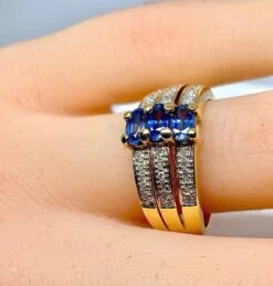 Bague Jonc En Or 18 Carats Avec 3 Saphirs Et Diamants -Castafiore Boutique bague jonc en or 18 carats avec 3 saphirs et diamants 399885