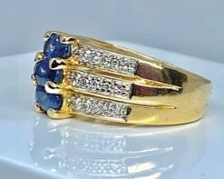 Bague Jonc En Or 18 Carats Avec 3 Saphirs Et Diamants -Castafiore Boutique bague jonc en or 18 carats avec 3 saphirs et diamants 695660