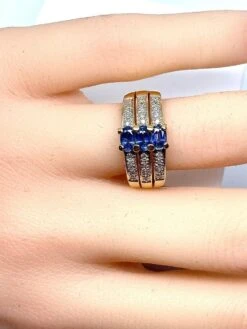 Bague Jonc En Or 18 Carats Avec 3 Saphirs Et Diamants -Castafiore Boutique bague jonc en or 18 carats avec 3 saphirs et diamants 887616
