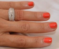 Bague Jonc En Or Gris Entièrement Pavée De Diamant -Castafiore Boutique bague jonc en or gris entierement pavee de diamant 896203