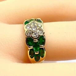 Bague Jonc En Or Jaune, émeraudes Et Diamants 5 Bague Jonc En Or Jaune, émeraudes Et Diamants -Castafiore Boutique bague jonc en or jaune emeraudes et diamants 640253