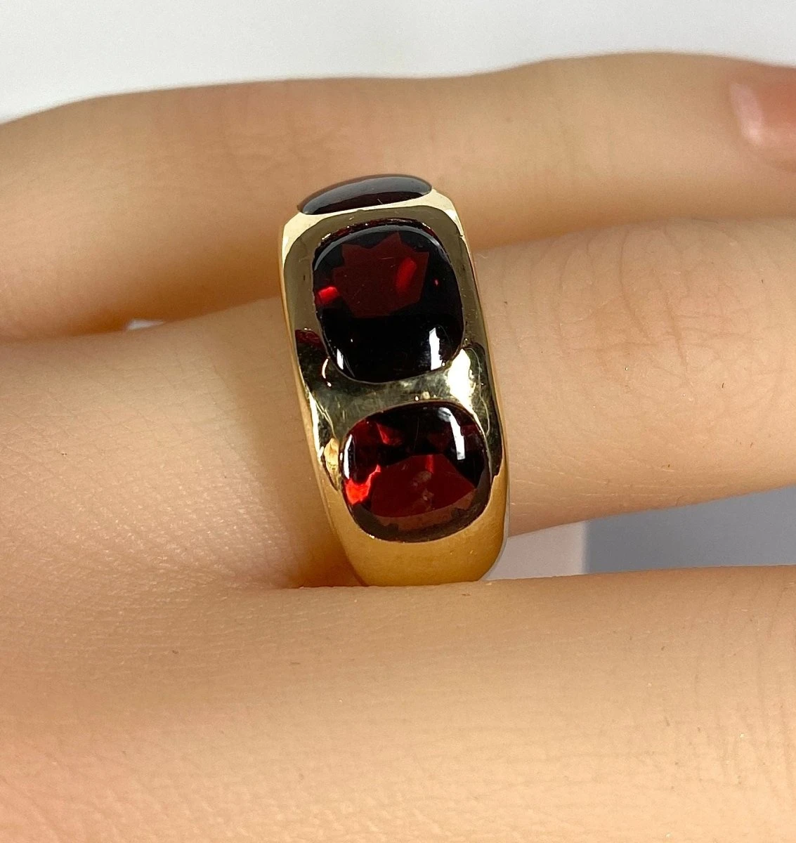 Bague Jonc En Or Jaune Et Grenats 2 Bague Jonc En Or Jaune Et Grenats – Image 2