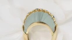 Bague Jonc En Or Jaune Ornée De Saphirs Et Diamants Sur Quartz Vert -Castafiore Boutique bague jonc en or jaune ornee de saphirs et diamants sur quartz vert 394797