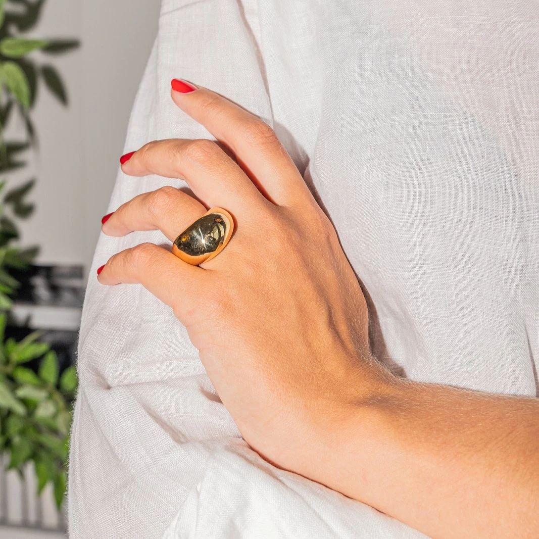 Bague Jonc FRED "Mouvementée" En Or Jaune 2 Bague Jonc FRED "Mouvementée" En Or Jaune – Image 2