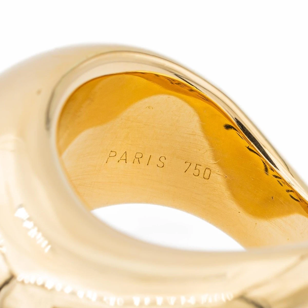 Bague Jonc FRED "Mouvementée" En Or Jaune 8 Bague Jonc FRED "Mouvementée" En Or Jaune – Image 8