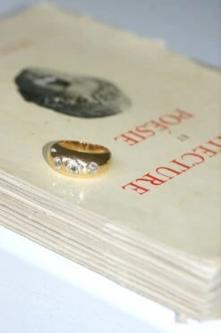 Bague Jonc Or Jaune Et Trois Diamants -Castafiore Boutique bague jonc or jaune et trois diamants 579894