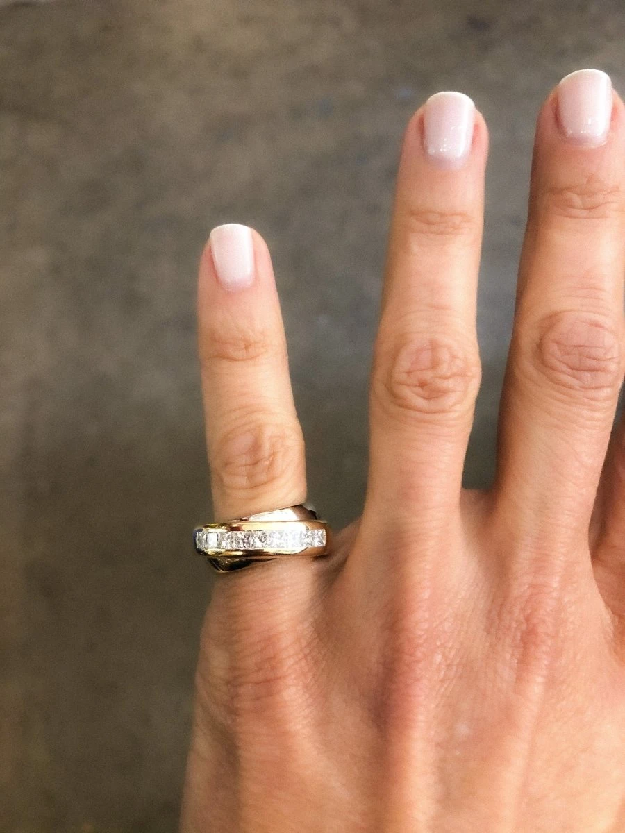 Bague Jonc Signée Cartier Bi-colore En Diamants Princesses 2 Bague Jonc Signée Cartier Bi-colore En Diamants Princesses – Image 2