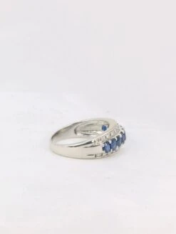 Bague Jonc Vintage Or Blanc Diamants Saphirs Ovales -Castafiore Boutique bague jonc vintage or blanc diamants saphirs ovales 676000