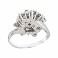 Bague Marguerite En Or Blanc Et Diamant -Castafiore Boutique bague marguerite en or blanc et diamant 499102