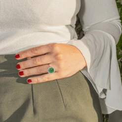 Bague Marguerite En Or Blanc, Platine Et émeraude -Castafiore Boutique bague marguerite en or blanc platine et emeraude 967499