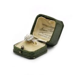 Bague Marguerite En Or Jaune, Platine, Perle Et Diamants -Castafiore Boutique bague marguerite en or jaune platine perle et diamants 400382