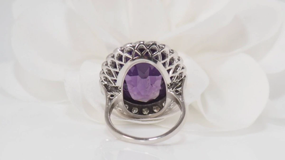 Bague Or Blanc Et Platine, Corindon Violet Et Diamants 8 Bague Or Blanc Et Platine, Corindon Violet Et Diamants – Image 8