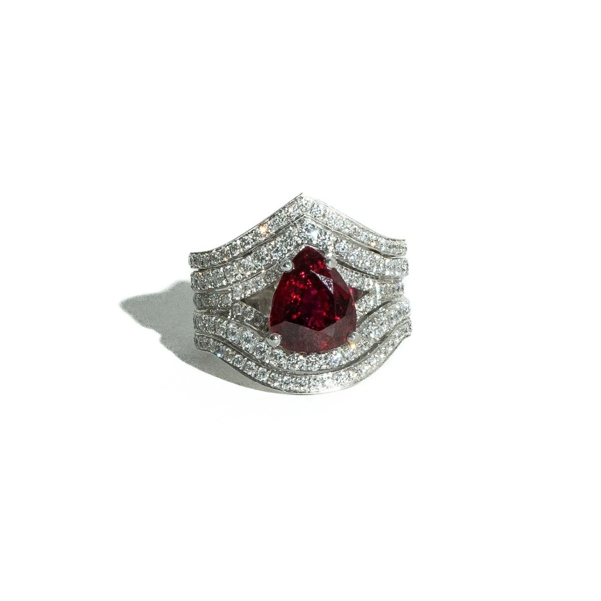 Bague Pavée Diamants En Or Blanc Et Rubis 1 Bague Pavée Diamants En Or Blanc Et Rubis
