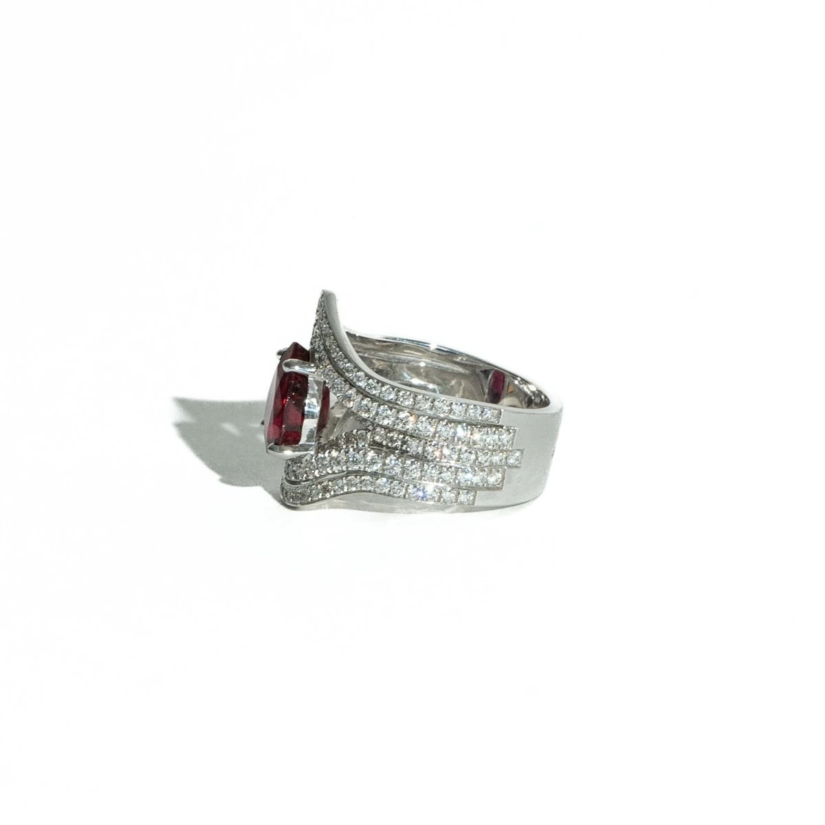 Bague Pavée Diamants En Or Blanc Et Rubis 8 Bague Pavée Diamants En Or Blanc Et Rubis – Image 8