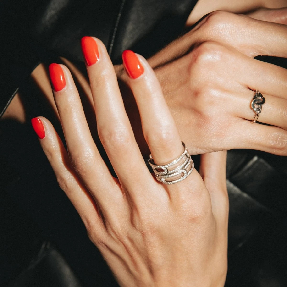 Bague Pavée DINH VAN "Maillon" En Or Blanc Et Diamants 2 Bague Pavée DINH VAN "Maillon" En Or Blanc Et Diamants – Image 2