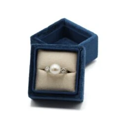 Bague Jarretière En Platine, Perle Et Diamants -Castafiore Boutique bague platine diamants et perle 104045