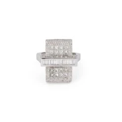 Bague Rectangulaire En Or Blanc Et Diamants