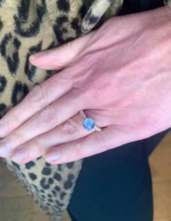 Bague En Or Rose, Saphir Ceylan Et Diamants -Castafiore Boutique bague saphir ceylan non chauffe 244 carats diamants or rose 18 carats certificat 841584