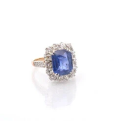 Bague Entourage En Plate, Or, Saphir Et Diamants 8 Bague Entourage En Plate, Or, Saphir Et Diamants -Castafiore Boutique bague saphir de 543cts et diamants 605407