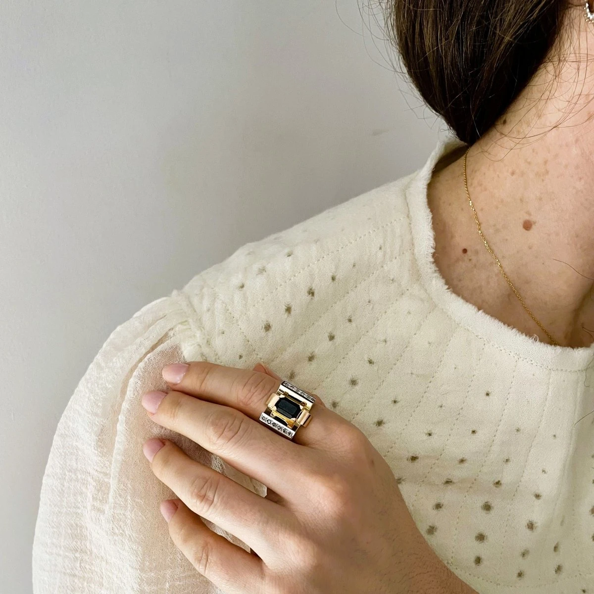 Bague Tank En Or Jaune, Or Blanc, Saphir Et Diamants 4 Bague Tank En Or Jaune, Or Blanc, Saphir Et Diamants – Image 4