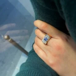 Bague Tank En Or Jaune, Platine Saphir Et Diamants -Castafiore Boutique bague tank en or saphir et diamants 967138