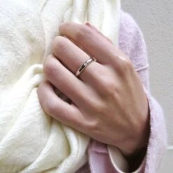 Bague Alliance TIFFANY & CO En Platine Et Diamant -Castafiore Boutique bague tiffany co en platine avec un diamant brillant de 002 cts taille 52 872855