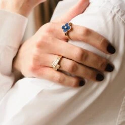 Bague VAN CLEEF & ARPELS "Alhambra" En Or Jaune, Lapis-lazuli Et Diamant -Castafiore Boutique bague van cleef arpels alhambra en or jaune lapis lazuli et diamant 882446