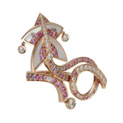 Bague VAN CLEEF & ARPELS "Cerf Volant" En Or Rose, Nacre, Saphirs Et Diamants -Castafiore Boutique bague van cleef arpels cerf volant en or rose nacre saphirs et diamants 235938
