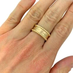 Miller Bague Van Cleef & Arpels, "Perlée Signature", Or Jaune -Castafiore Boutique bague van cleef arpels perlee signature or jaune 131329