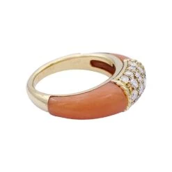 Miller Bague Van Cleef & Arpels "Philippine" En Or Jaune, Corail Rose Et Diamants. 9 Miller Bague Van Cleef & Arpels "Philippine" En Or Jaune, Corail Rose Et Diamants. -Castafiore Boutique bague van cleef arpels philippine en or jaune corail rose et diamants 165881
