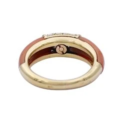 Miller Bague Van Cleef & Arpels "Philippine" En Or Jaune, Corail Rose Et Diamants. 8 Miller Bague Van Cleef & Arpels "Philippine" En Or Jaune, Corail Rose Et Diamants. -Castafiore Boutique bague van cleef arpels philippine en or jaune corail rose et diamants 254136