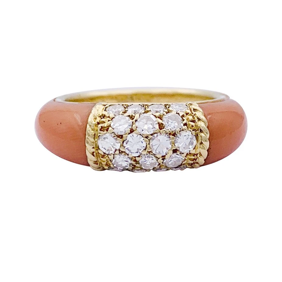 Miller Bague Van Cleef & Arpels "Philippine" En Or Jaune, Corail Rose Et Diamants. 1 Miller Bague Van Cleef & Arpels "Philippine" En Or Jaune, Corail Rose Et Diamants.