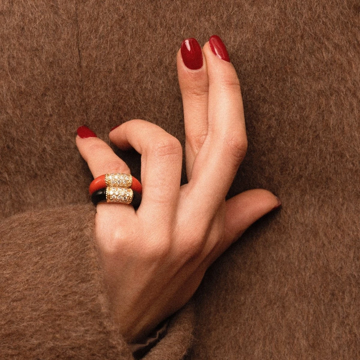 Bague Jonc VAN CLEEF & ARPELS "Philippine" En Or Jaune, Onyx Et Diamants 2 Bague Jonc VAN CLEEF & ARPELS "Philippine" En Or Jaune, Onyx Et Diamants – Image 2