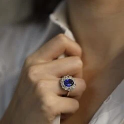 Bague Marguerite En Or Blanc, Platine, Verneuil Et Diamants 8 Bague Marguerite En Or Blanc, Platine, Verneuil Et Diamants -Castafiore Boutique bague vers 1930 en or gris 18k et platine avec verneuil et diamants taille 55 916318