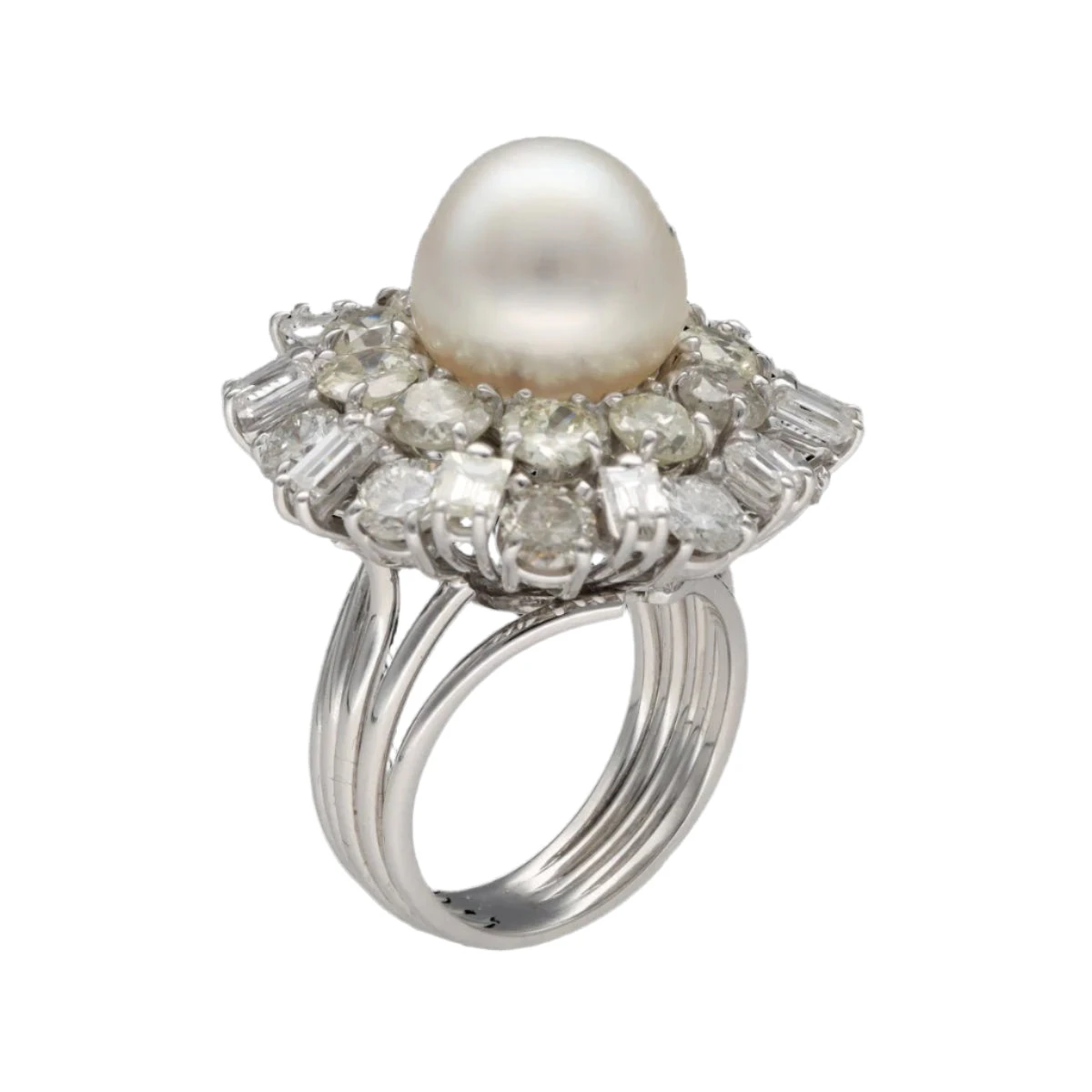 Bague Entourage En Or Blanc, Perle De Culture Et Diamants 3 Bague Entourage En Or Blanc, Perle De Culture Et Diamants – Image 3