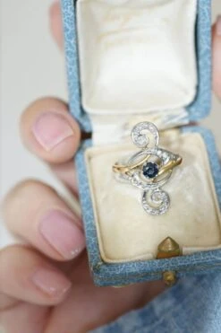 Bague Volutes Diamants Et Saphir -Castafiore Boutique bague volutes diamants et saphir 370692