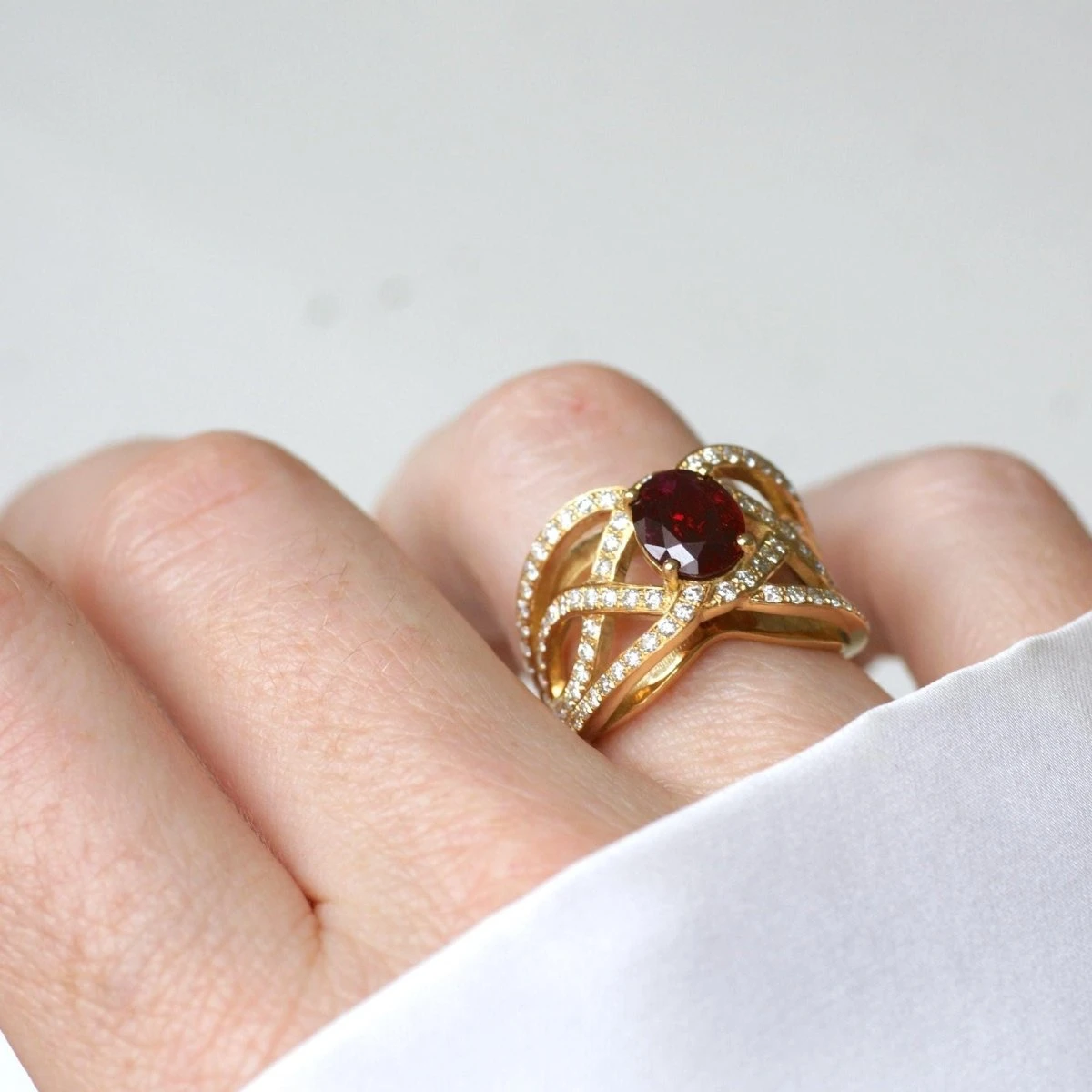 Bague Bandeau En Or Jaune, Rubis Et Diamants 2 Bague Bandeau En Or Jaune, Rubis Et Diamants â Image 2