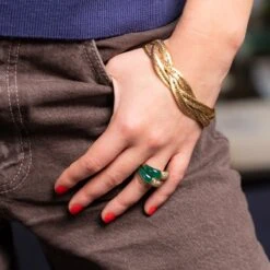 Bagues VAN CLEEF & ARPELS "Philippine" En Or Jaune, Chrysoprase Et Diamants 13 Bagues VAN CLEEF & ARPELS "Philippine" En Or Jaune, Chrysoprase Et Diamants -Castafiore Boutique bagues van cleef arpels philippine en or jaune chrysoprase et diamants 450570