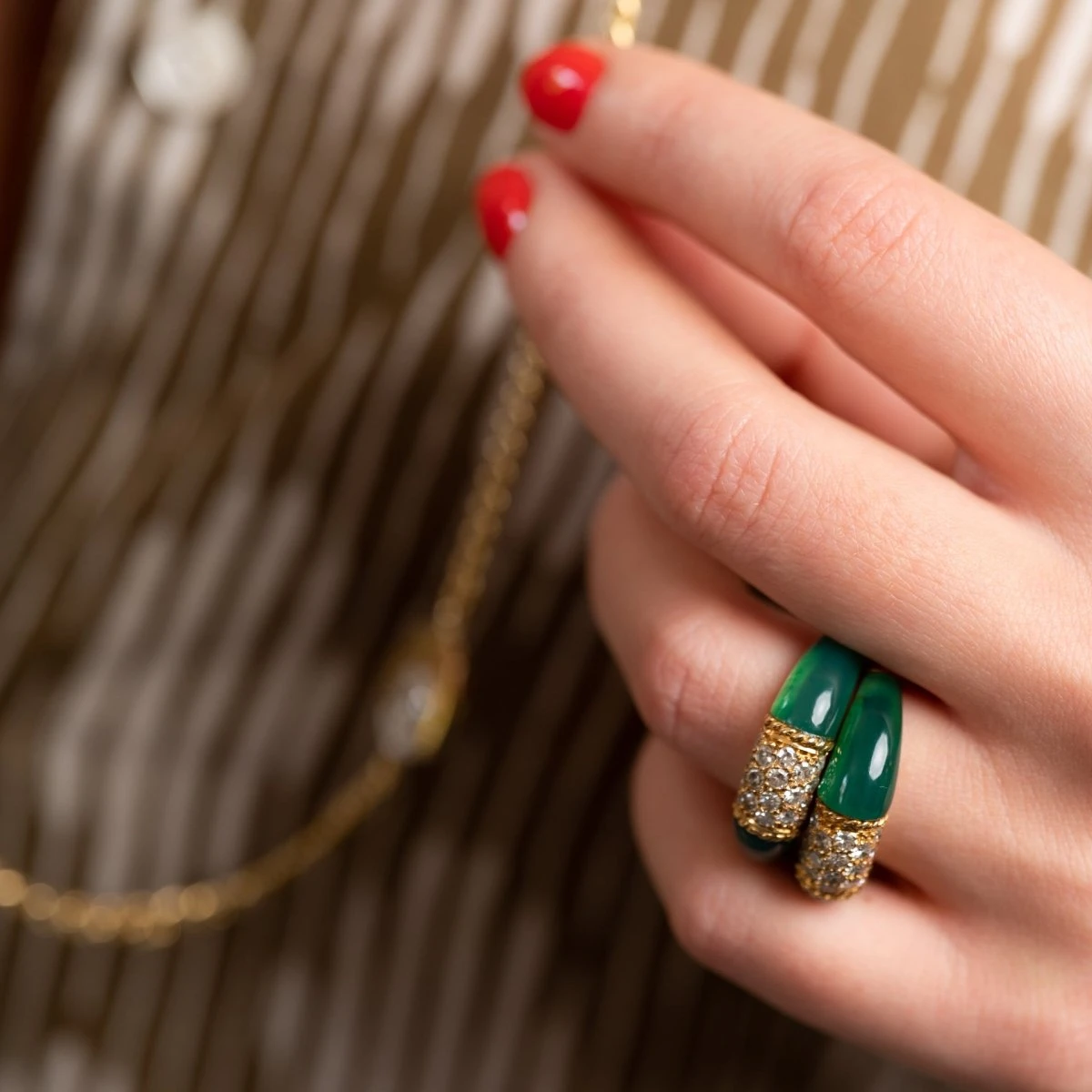 Bagues VAN CLEEF & ARPELS "Philippine" En Or Jaune, Chrysoprase Et Diamants 5 Bagues VAN CLEEF & ARPELS "Philippine" En Or Jaune, Chrysoprase Et Diamants – Image 5