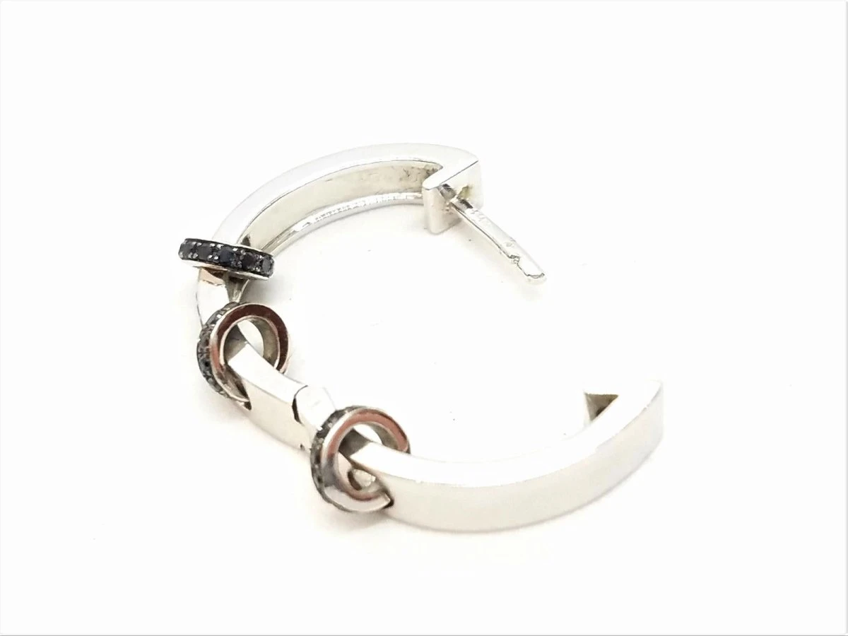 Boucle D'oreille Créole ASHERALI KNOPFER En Or Blanc Et Diamants 7 Boucle D'oreille Créole ASHERALI KNOPFER En Or Blanc Et Diamants – Image 7