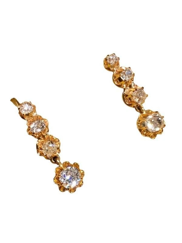 Boucle D’oreilles Dormeuses En Or Jaune Et Diamants 1 Boucle D’oreilles Dormeuses En Or Jaune Et Diamants