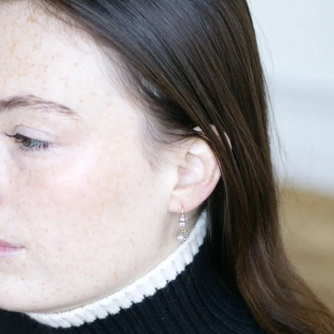 Boucle D'oreilles Dormeuses En Or Jaune, Platine Et Diamants 2 Boucle D'oreilles Dormeuses En Or Jaune, Platine Et Diamants – Image 2