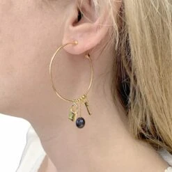 Miller Boucles D'oreille Créoles LOUIS VUITTON "Monogram" En Or Jaune Et Perles -Castafiore Boutique boucles doreille creoles louis vuitton monogram en or jaune et perles 420890