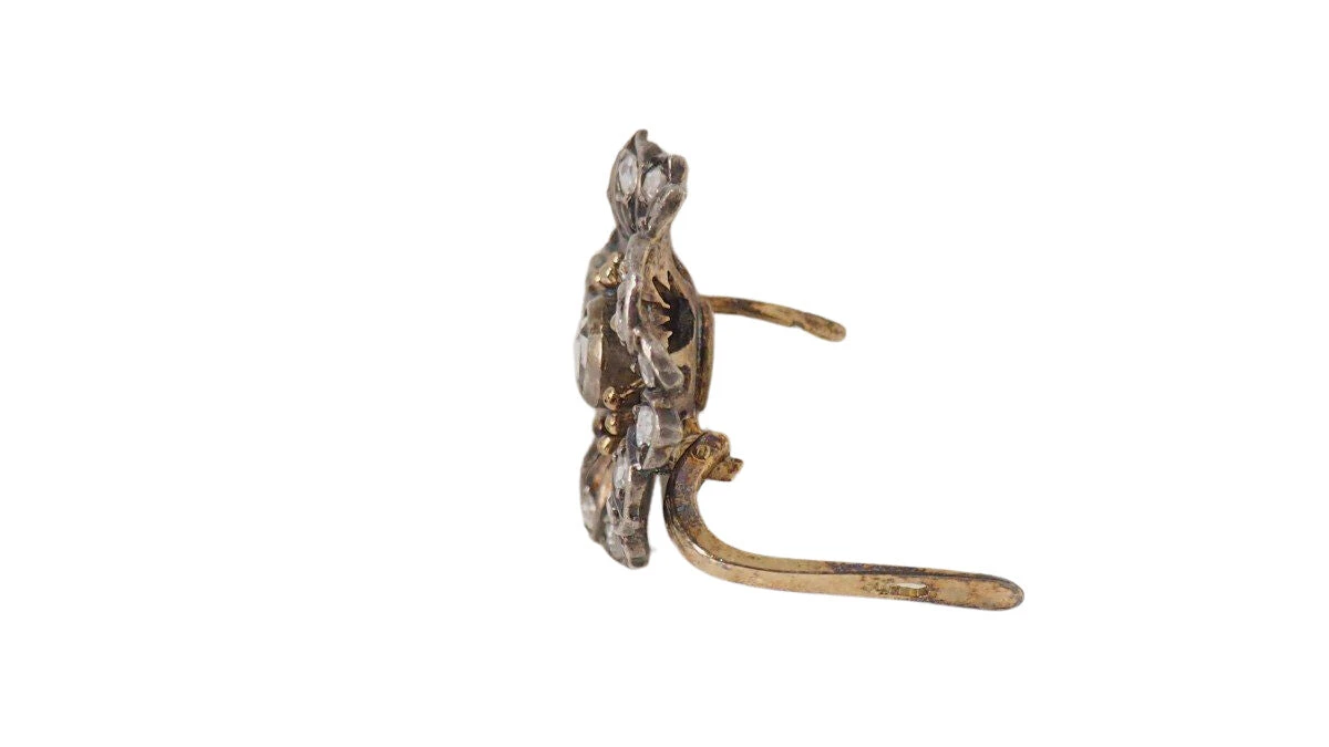Boucles D'Oreilles Anciennes En Or Jaune Et Argent Ornées De Diamants 8 Boucles D'Oreilles Anciennes En Or Jaune Et Argent Ornées De Diamants – Image 8