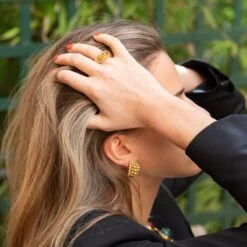 Boucles D'oreilles BOUCHERON En Or Jaune Et Perles -Castafiore Boutique boucles doreilles boucheron en or jaune et perles 302378