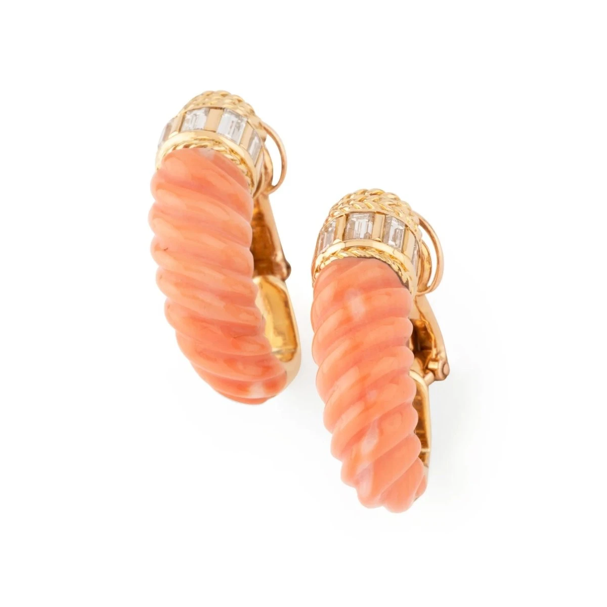 Boucles D'oreilles BOUCHERON Or Jaune, En Corail Et Diamants 3 Boucles D'oreilles BOUCHERON Or Jaune, En Corail Et Diamants – Image 3