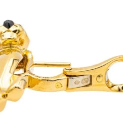 Boucles D'oreilles Clip CARTIER "Panthère" En Or Jaune, Or Blanc, Grenats Et Onyx 19 Boucles D'oreilles Clip CARTIER "Panthère" En Or Jaune, Or Blanc, Grenats Et Onyx -Castafiore Boutique boucles doreilles cartier panthere en or jaune et or blanc 818590