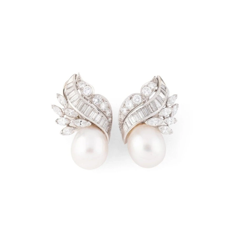 Boucles D'oreilles CHAUMET En Or Blanc, Perles Et Diamants 1 Boucles D'oreilles CHAUMET En Or Blanc, Perles Et Diamants