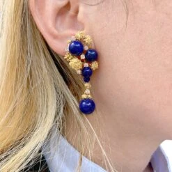 Miller Boucles D'oreilles Clip CHAUMET En Or Jaune, Lapis-lazuli Et Diamants 12 Miller Boucles D'oreilles Clip CHAUMET En Or Jaune, Lapis-lazuli Et Diamants -Castafiore Boutique boucles doreilles clip chaumet en or jaune lapis lazuli et diamants 538329